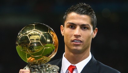 开云体育登入口-勒沃库森阵地战传控打法稳定推进，勒沃库森阵型