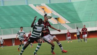 开云体育-中超边路球员传中类型及效率对比，足球队中超