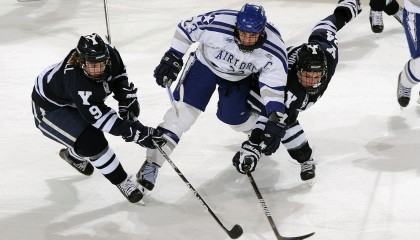 开云电子-张雨霏强项出击 中国接力蝶泳段领先，张雨霏晋级蝶泳决赛