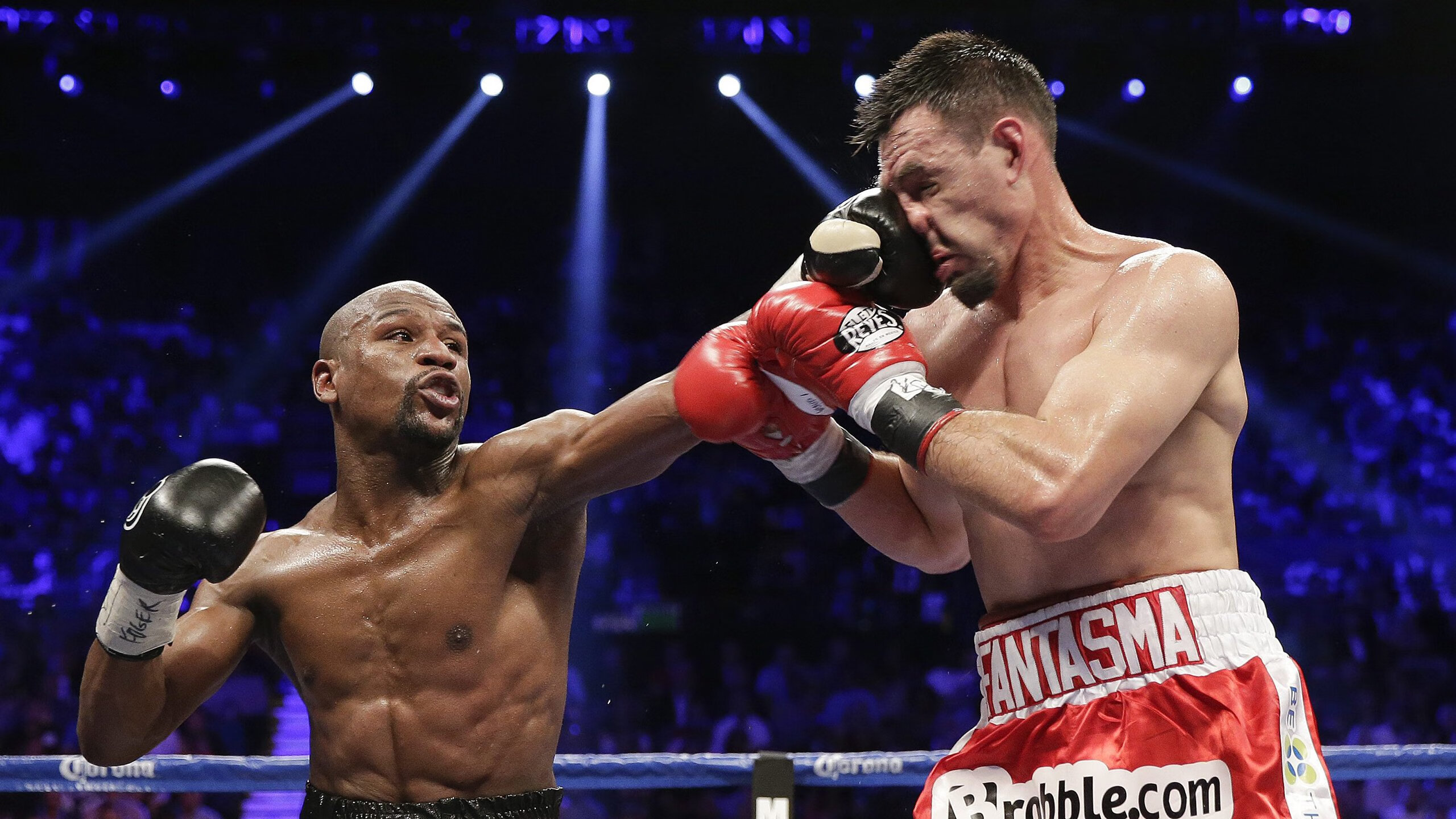 英超球队通过深度学习模型分析传球路线与成功率，英超转播技术